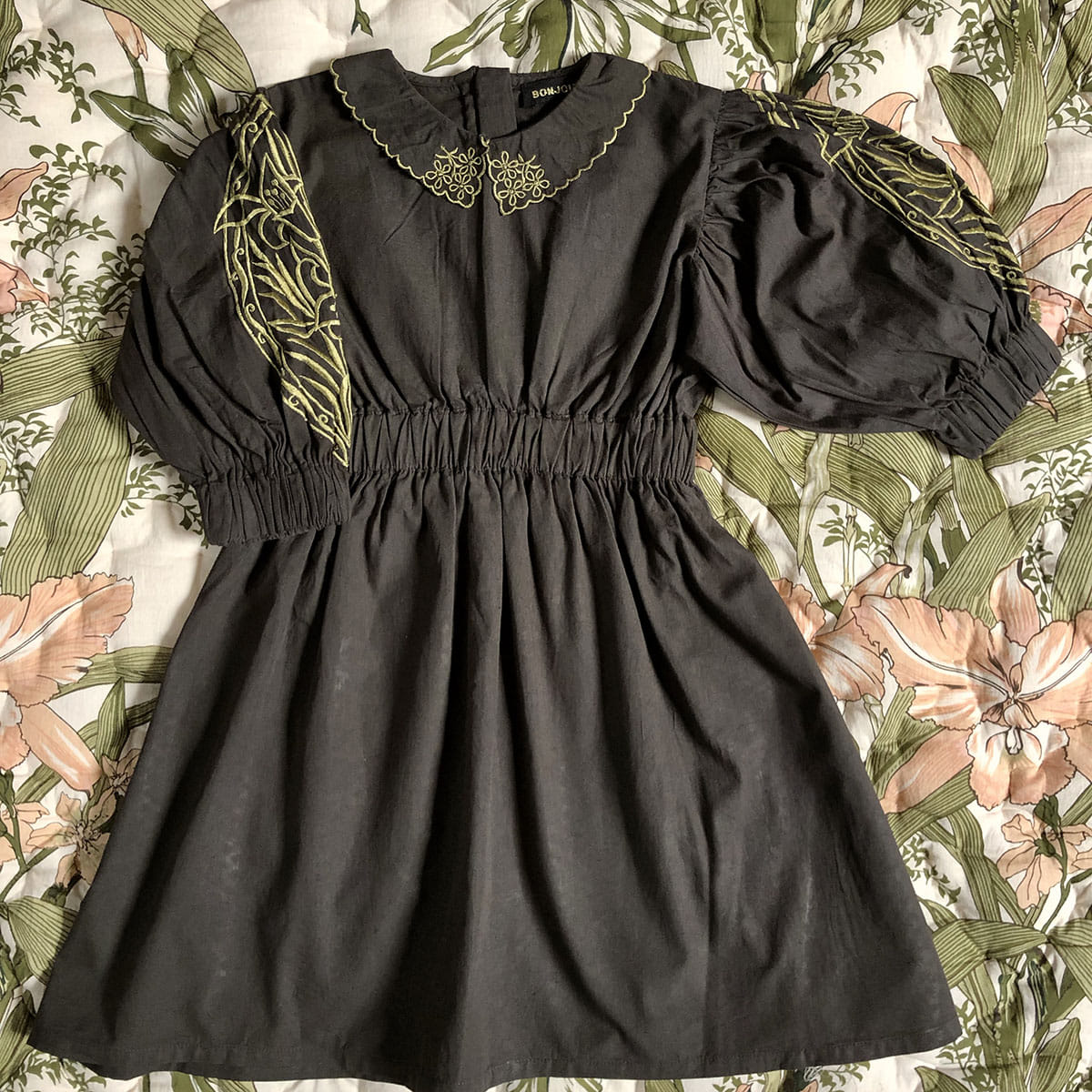 Marie dress with embroidery(Black licorice)