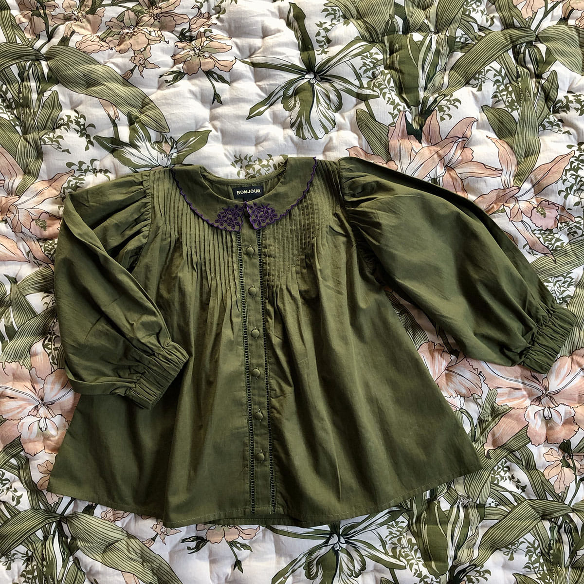 Madeleine blouse with embroidery collar &amp; pintucks(Moss green poplin)