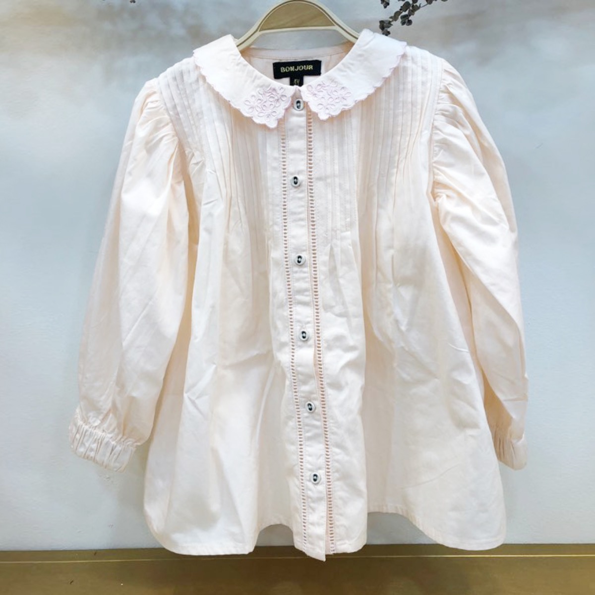 Madeleine blouse with embroidery collar &amp; pintucks(Nude pink)