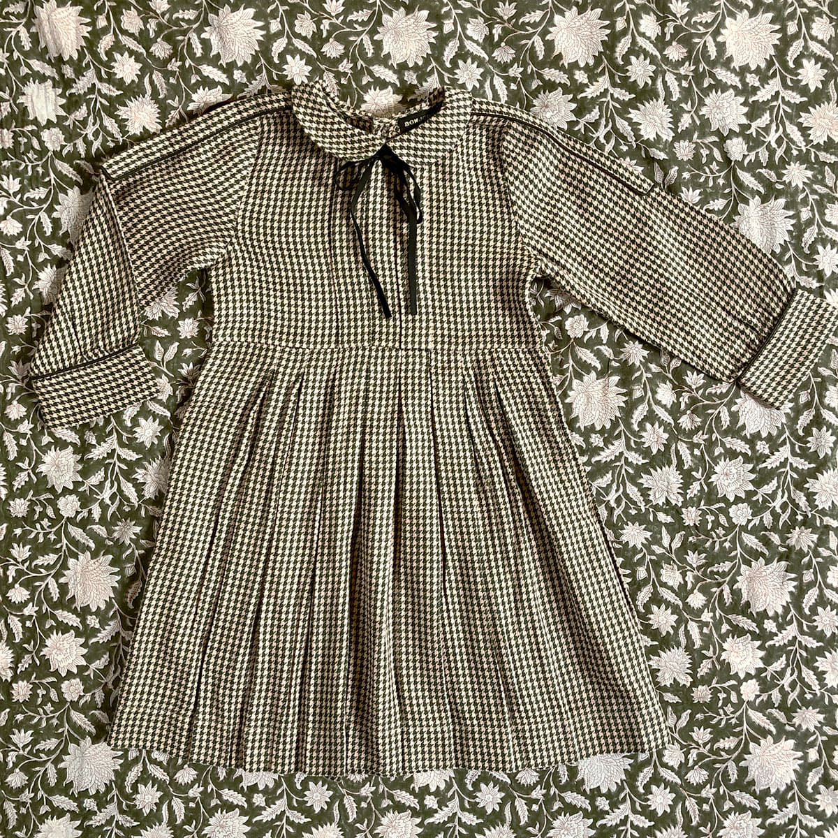 Vintage dress with velvet ribbon (Check fabric)