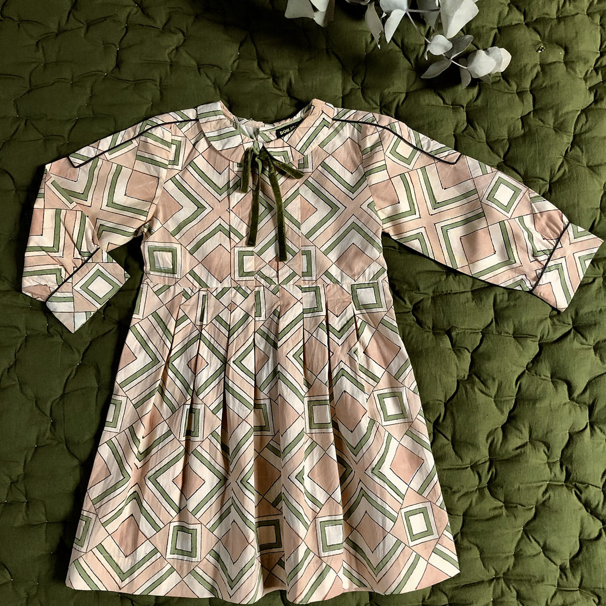 Vintage dress with velvet ribbon(Tile print poplin)