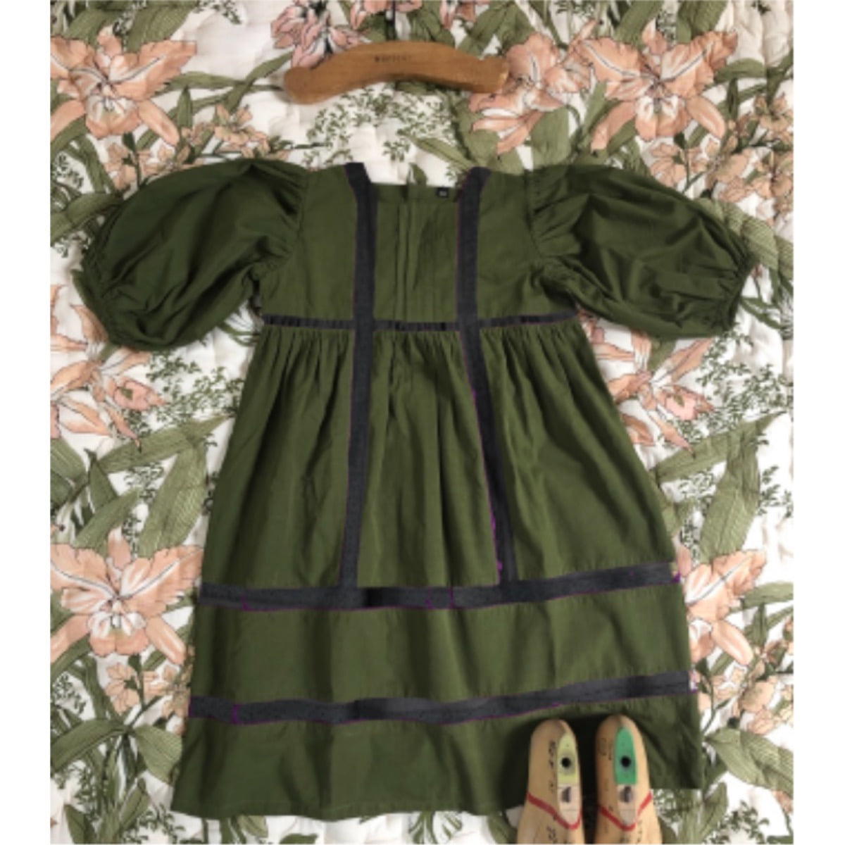 Memory dress with lace &amp; pintuck(Moss green poplin)