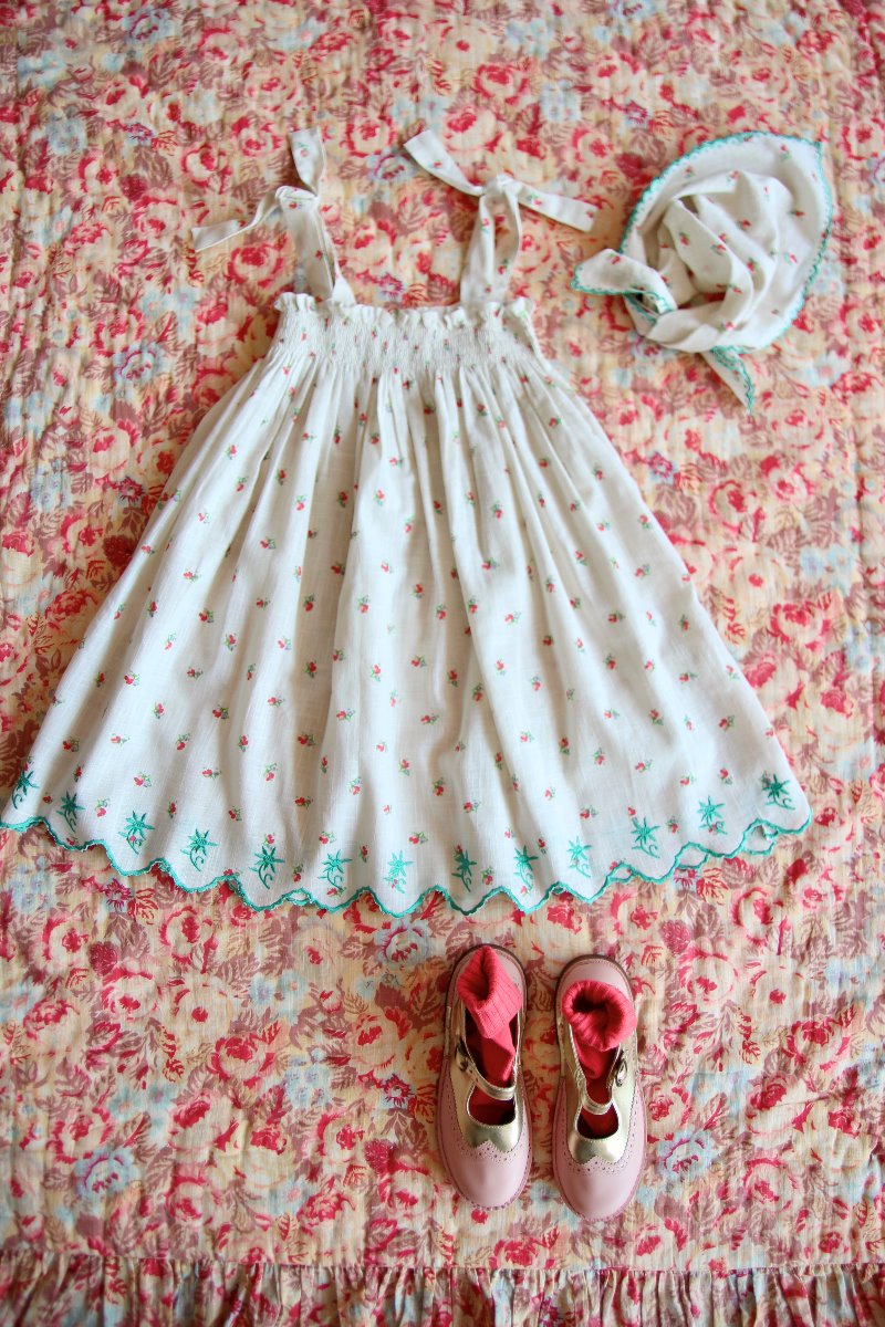 Dress skirt + Scarf with scallop embroidery
