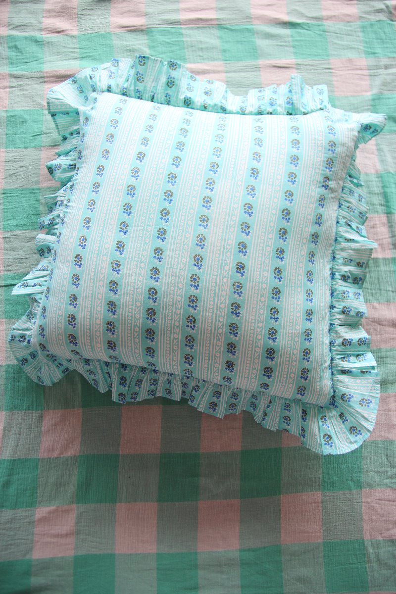 Pillow case with flounce